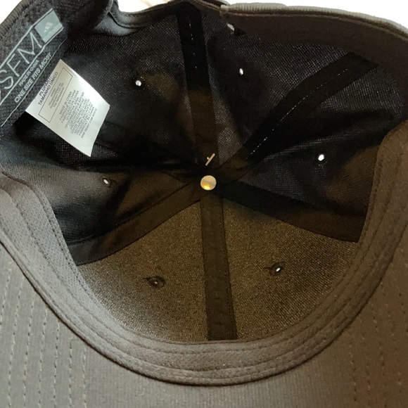 Black Adidas golf hat - Picture 6 of 6